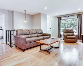 8 Mi to Central Minneapolis: Modern Home w/ Yard - Richfield - Sala de estar