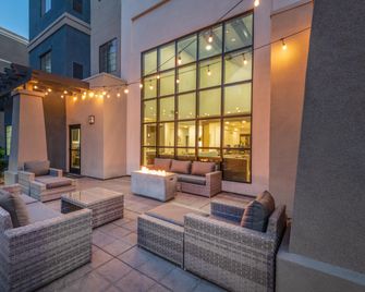 Staybridge Suites Phoenix - Glendale Sports Dist By IHG - Glendale - Patio