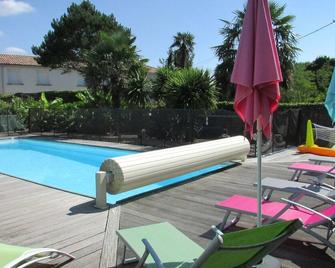Logis de Chalons à la mer - Le Gua - Piscina