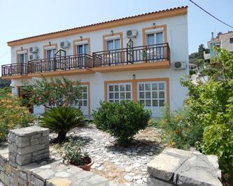 Pension Dina - Kokkari - Gebäude