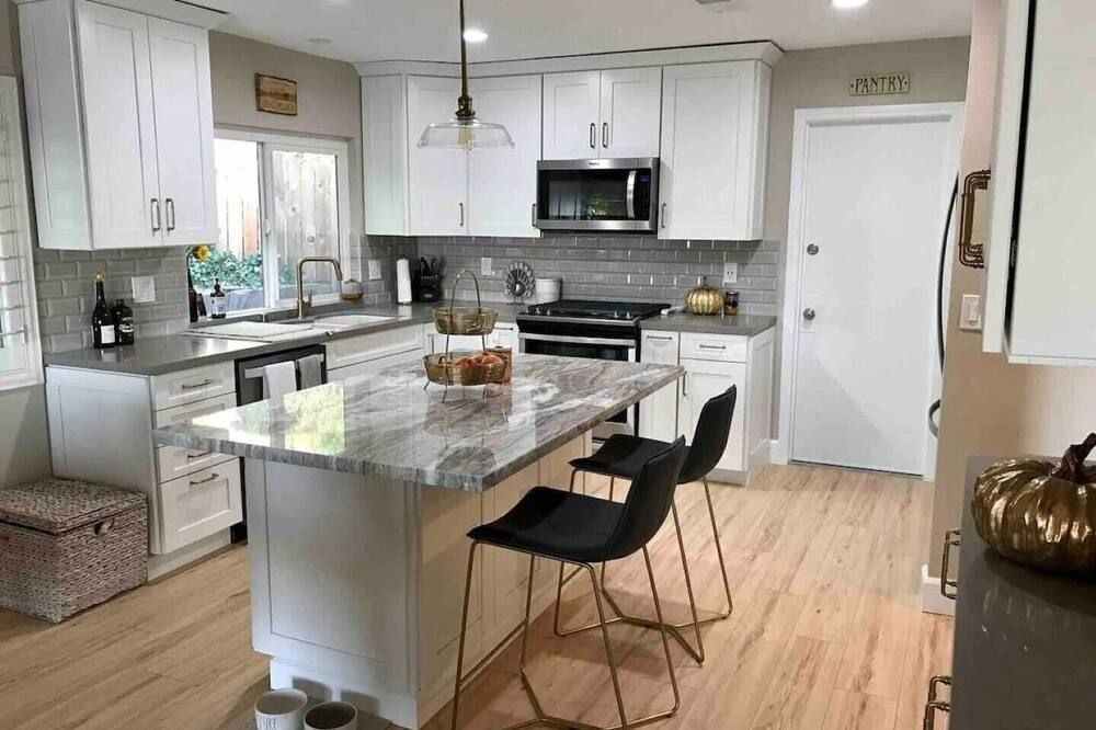 Canyon View Tranquil Oasis w/ Private Pool and Dreamy Sunsets, New Backyard - סן דייגו - מטבח