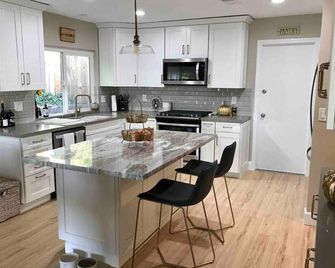 Canyon View Tranquil Oasis w/ Private Pool and Dreamy Sunsets, New Backyard - סן דייגו - מטבח