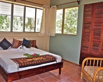 Beachfront Haven Offers Joyful One Of A Kind Holiday Just Steps From The Ocean - Esterillos Este - Habitación