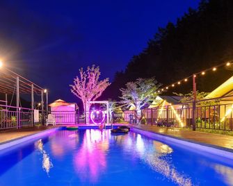 Gapyeong Gratia glamping - Gapyeong - Pool