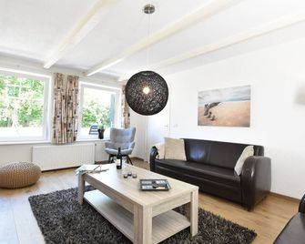 Peaceful Holiday Home with Garden - Zonnemaire - Living room