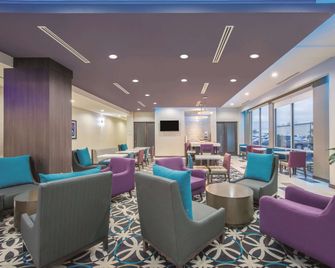 La Quinta Inn & Suites by Wyndham Enid - Enid - Лаунж