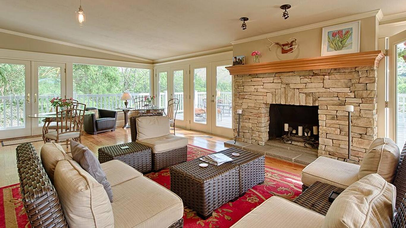 Warm Springs Inn & Winery