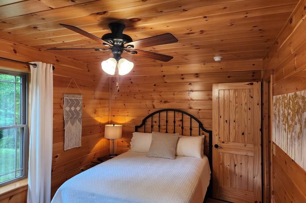 Cozy cabin in tranquil setting overlooking pond