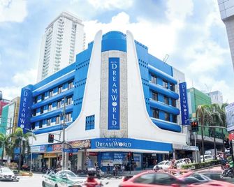 Hotel Dreamworld Araneta Cubao - Manila - Building