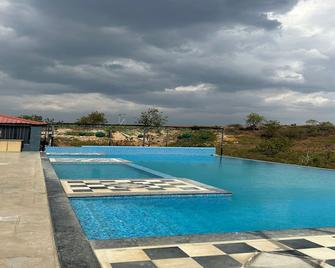Shiv Ashray Resort - Nāthdwāra - Piscina