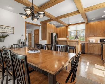 B.A.R.C. Haus by Simple Life Rentals - Ephraim