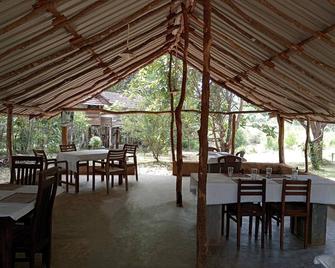 Loft for 3 - Eagles Wing's Guest House - Habarana - Restaurant