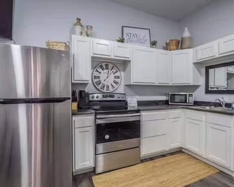 The Bunkhouse on the Square, Pet Friendly! - Maryville - Keuken