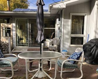 Welcome to The CañonHouse, where your adventure begins! - Cañon City - Patio