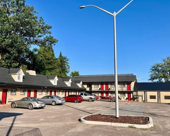 Rocky Mountain Lodge & Suites - Renfrew - Edificio