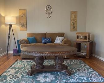 Private Oasis(Entire Home) - Gastonia - Living room