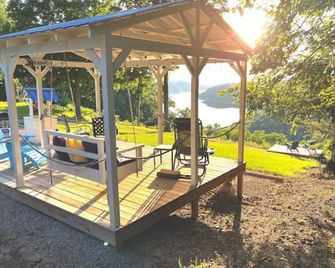 Tinylakeview Cottage - Monticello - Patio