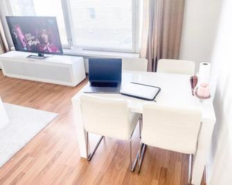 Ilona Apartments -'Home Away From Home' - Kotka - Ruokailuhuone