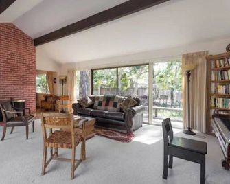 The Forest Knook in Pebble Beach - Pebble Beach - Living room