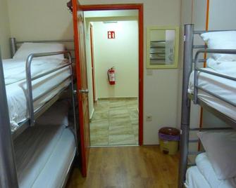 Center Hostel and Guest House - Budapest - Bedroom