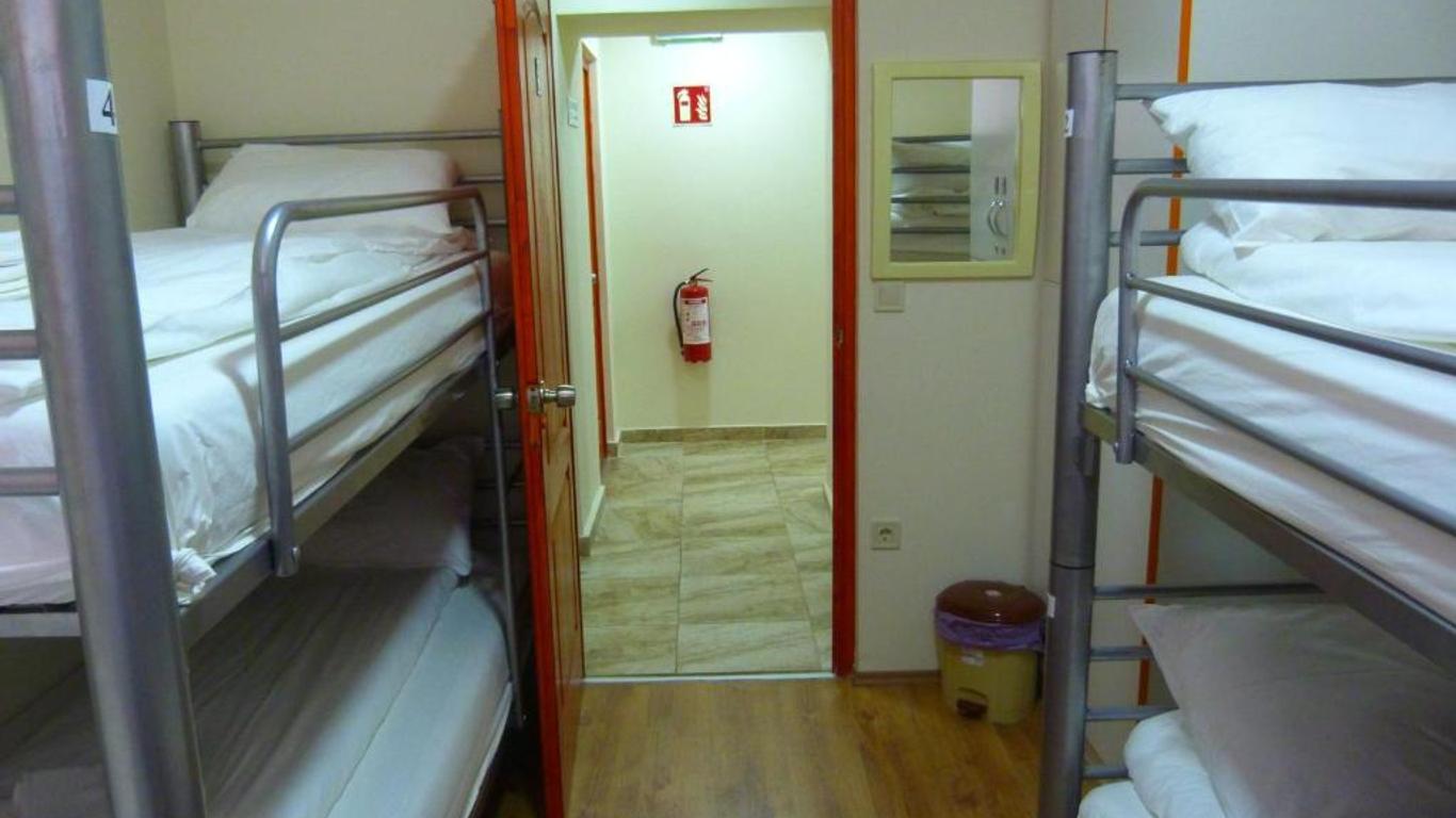 Center Hostel and Guest House
