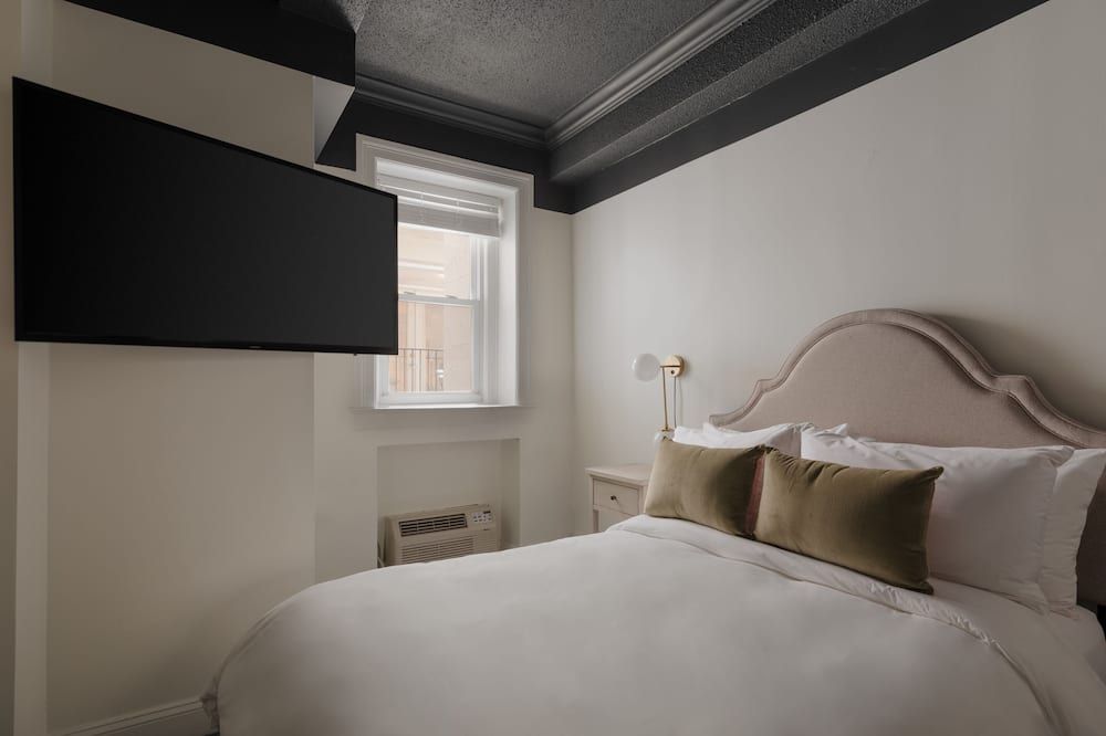 Dupont Circle Embassy Inn By Found - Washington, D.C. - Bedroom