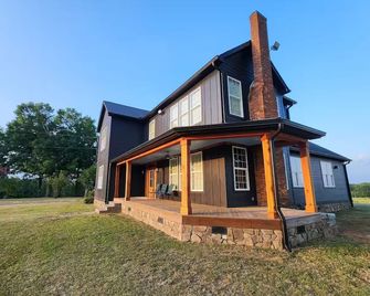 Farm House at Newberry. - Newberry - Edificio