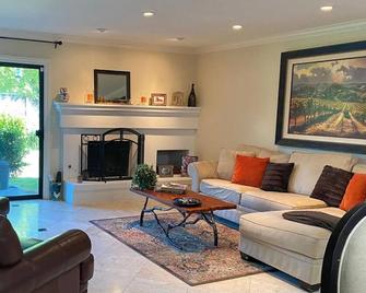 Luxury Condominium Just Steps From Downtown Yountville - Yountville - Salon