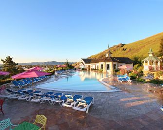 Madonna Inn - סן לואיס אוביספו - בריכה