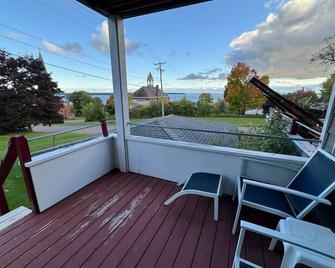 Lower Flat @ Steeple Hill Flats, Bayfield - Bayfield