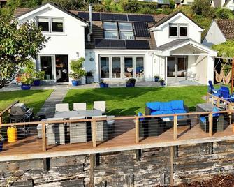 Luxury Riverside Holiday Home in stunning Ballina / Killaloe - The Derg House - Killaloe - Patio
