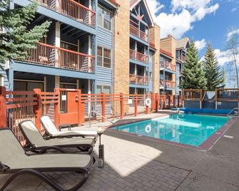 River Mountain Lodge #113w by Summit County Mountain Retreats - Breckenridge - Piscina