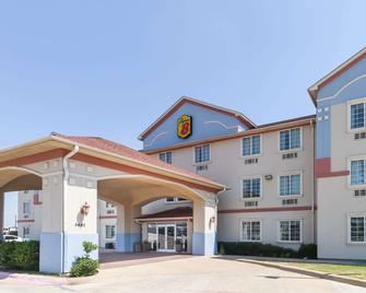 Super 8 by Wyndham Alvarado - Alvarado - Building