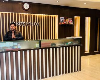 Hotel Shree Jee - Sītāpur Mūāfi - Front desk