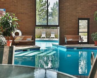 Right Near Downtown! Walk To Shops & Restaurants, Free Parking, Pool Access - Wenatchee - Zwembad