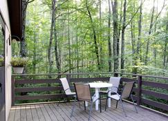 Secluded Wilderness Cottage Hideaway - Hinckley - Balcony