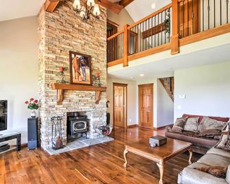 Custom Home w/ Decks in Boulder! Gateway to Parks! - Boulder - Sala de estar