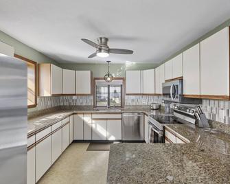 Lake Dora/Canal House Exceptional views! Close to downtown Tavares & Mount Dora! - Tavares
