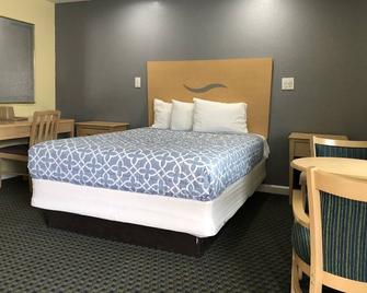 Chisholm's Motor Inn - Saugus - Chambre