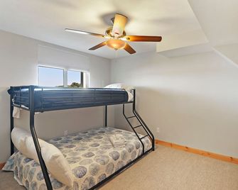 Peninsula Paradise 230' Lakefront, 2 Piers, Fire Pit, Kayaks, Panoramic Views - Whitewater - Bedroom