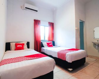 OYO 1969 Wisma Sari - Dumai - Habitación