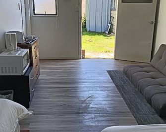 2 double and 1 sofa beds garden chalet, 7C Salisbury Road, Rotorua - Rotorua