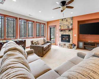 Sugarloaf Lodge - Lead - Living room