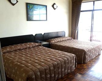 Country Lodge Resort - Brinchang - Schlafzimmer