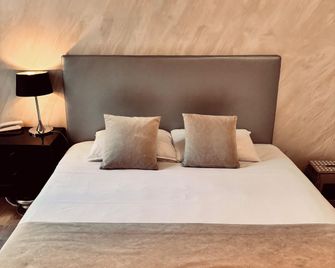 أوتل سانت مارتين - أورليون - غرفة نوم