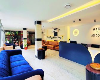 Mark & Meadows - Shānti Niketan - Lobby