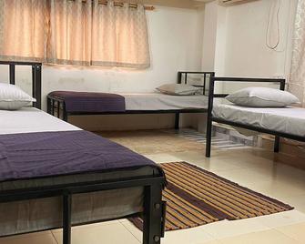 Zion Backpackers Hostel - Guwahati - Bedroom