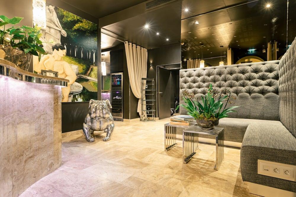 B Montmartre from $121. Paris Hotel Deals & Reviews - KAYAK