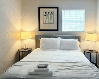 1BR Apt 7 mins Integris Children's, Unit B - Oklahoma City - Bedroom