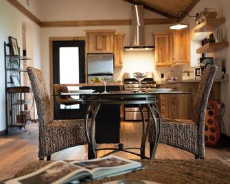 Private Off Grid Cottage Nestled in Nature With Waterfront - Barry's Bay - Kitchen